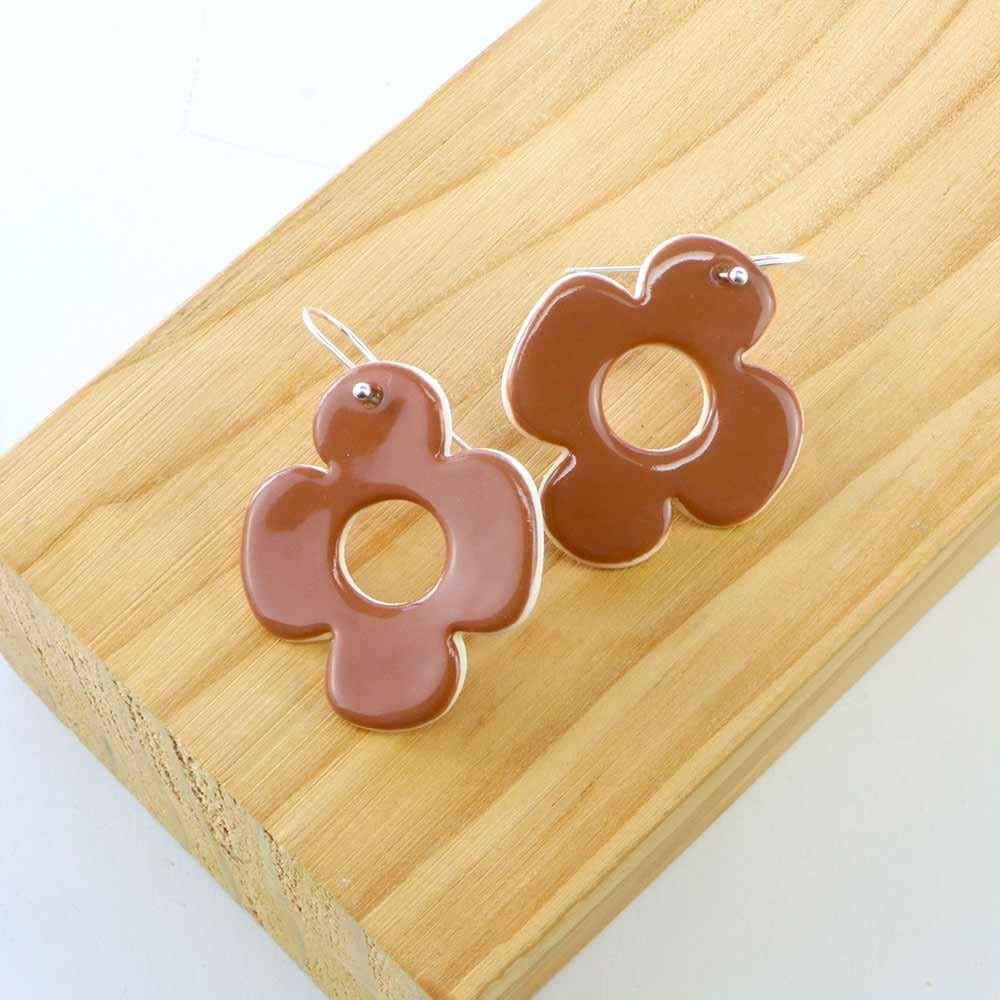Paper Boat Press Flower Pop Hanging Earrings - Caramel