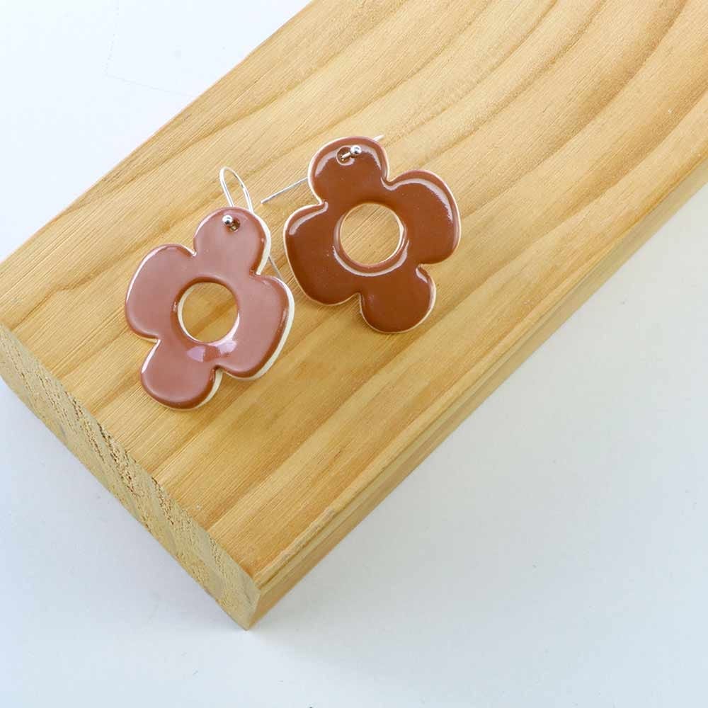 Paper Boat Press Flower Pop Hanging Earrings - Caramel