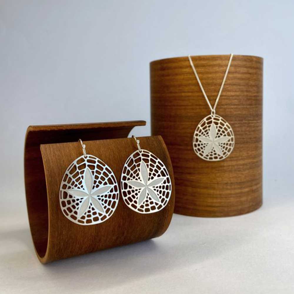 Good Do Good Hook Earrings - Sand Dollar