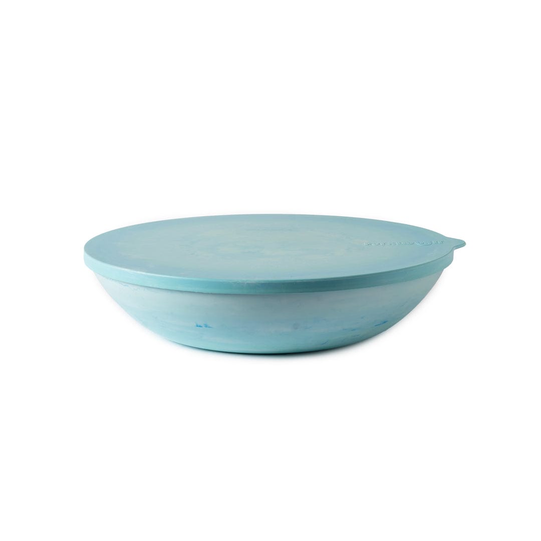 Serving bowl with a lid — the round