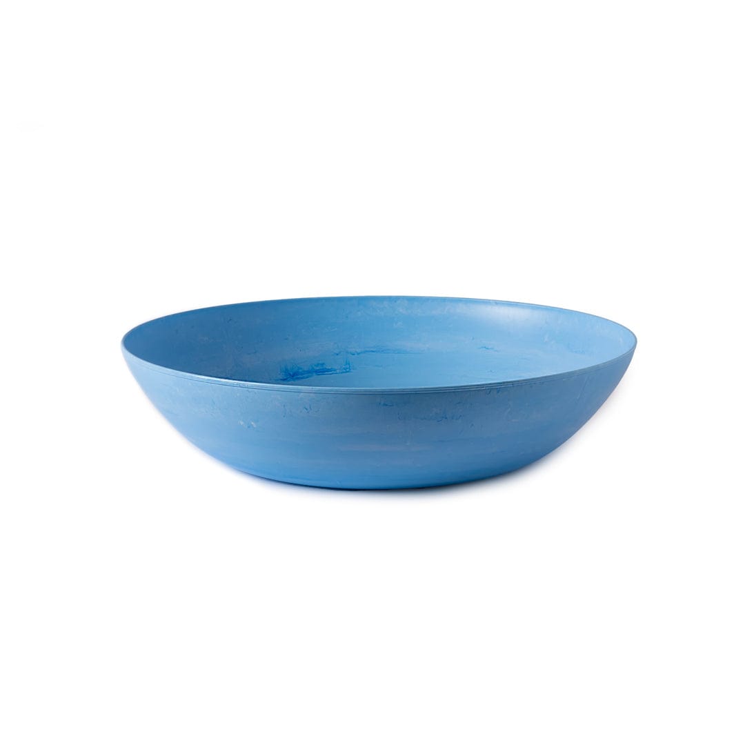 Serving bowl with a lid — the round